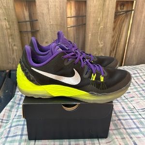 Nike Zoom Kobe Venomenom 5 “ Joker “
Size 8.5